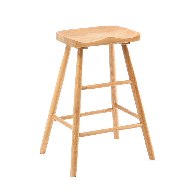Barhocker aus Dip-Holz mit angesagtem Sitz