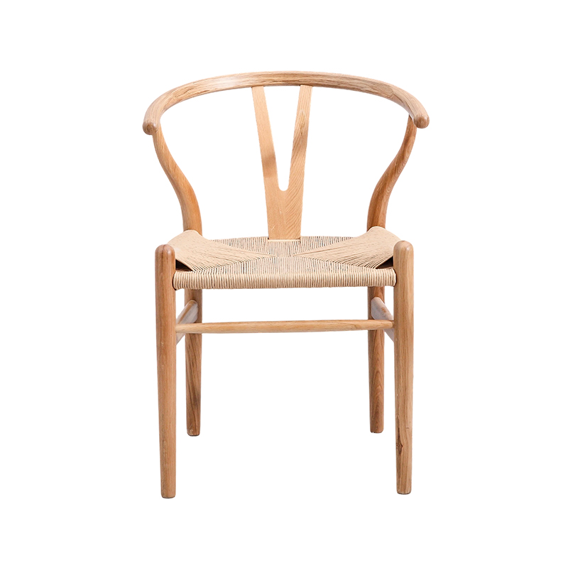 Klassischer Stuhl aus gewebtem Holz mit Nähten